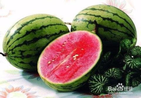 夏天吃瓜的视频