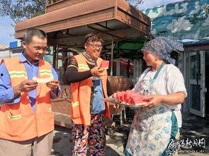 兄弟照外景吃瓜,户外吃瓜欢乐多