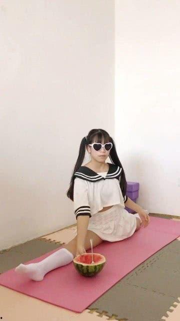 萝丽吃瓜  第3张