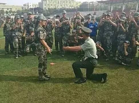广西大学教官吃瓜,广西大学校园内幕曝光  第1张
